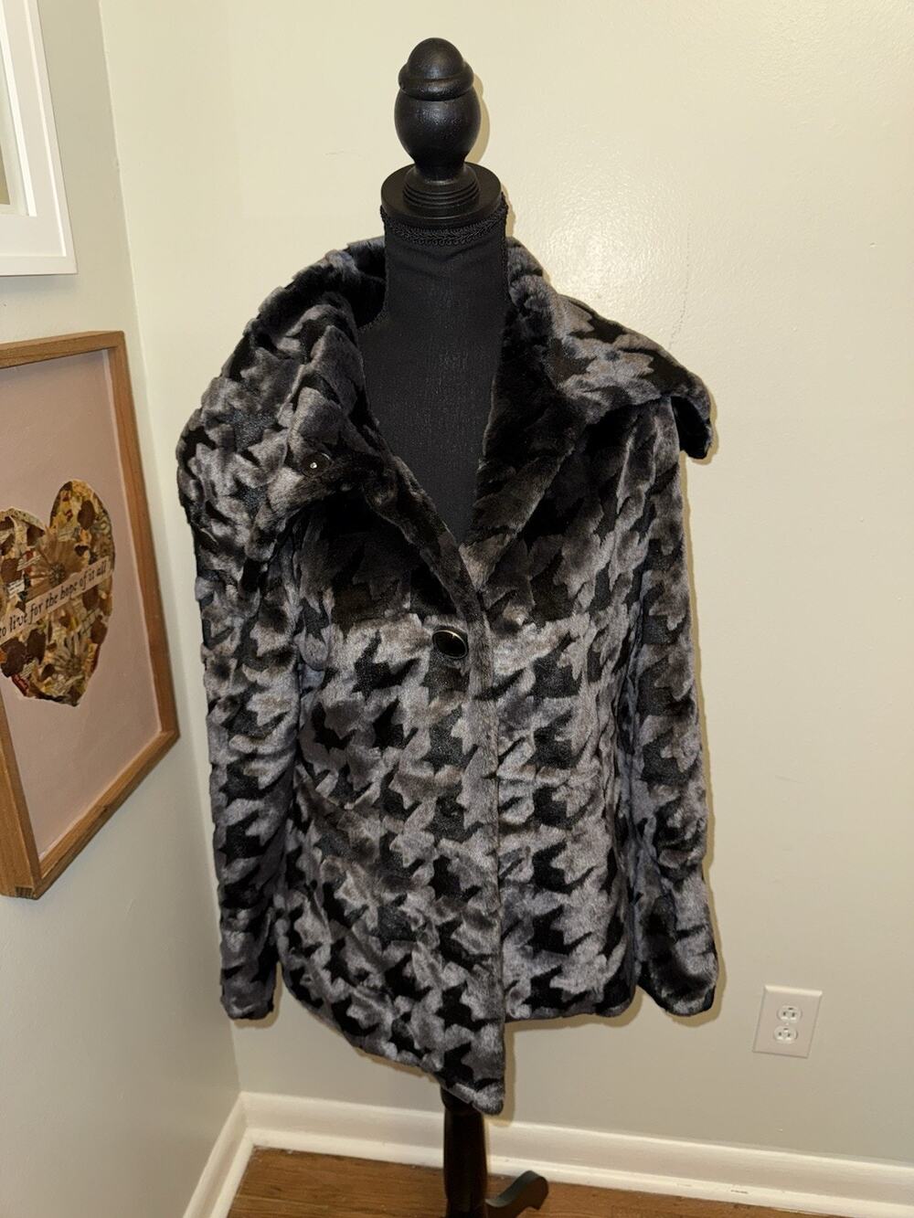 Du Monde Soft Faux Fur Black and Gray Houndstooth Coat MD Mob Wife Old Money